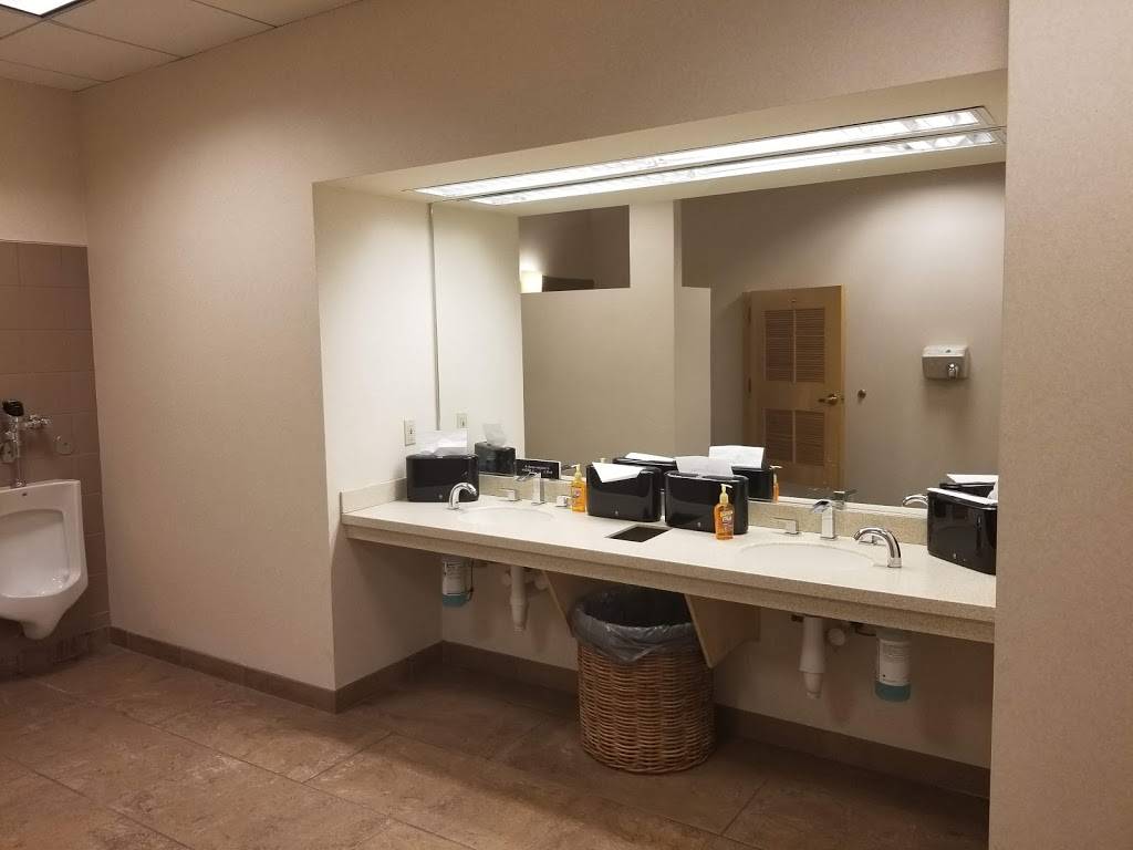 Gateway Hotel and Conference Center | restaurant | 2100 Green Hills Dr, Ames, IA 50014, USA | 5152928600 OR +1 515-292-8600