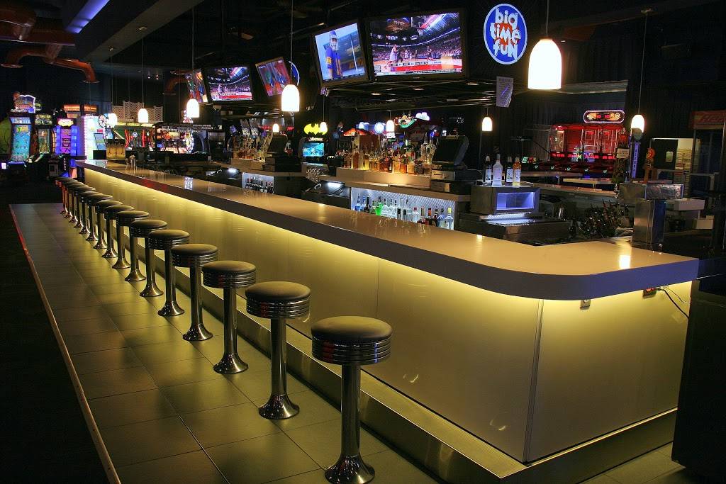 Dave & Busters | restaurant | 661 Spectrum Center Dr, Irvine, CA 92618, USA | 9497270555 OR +1 949-727-0555