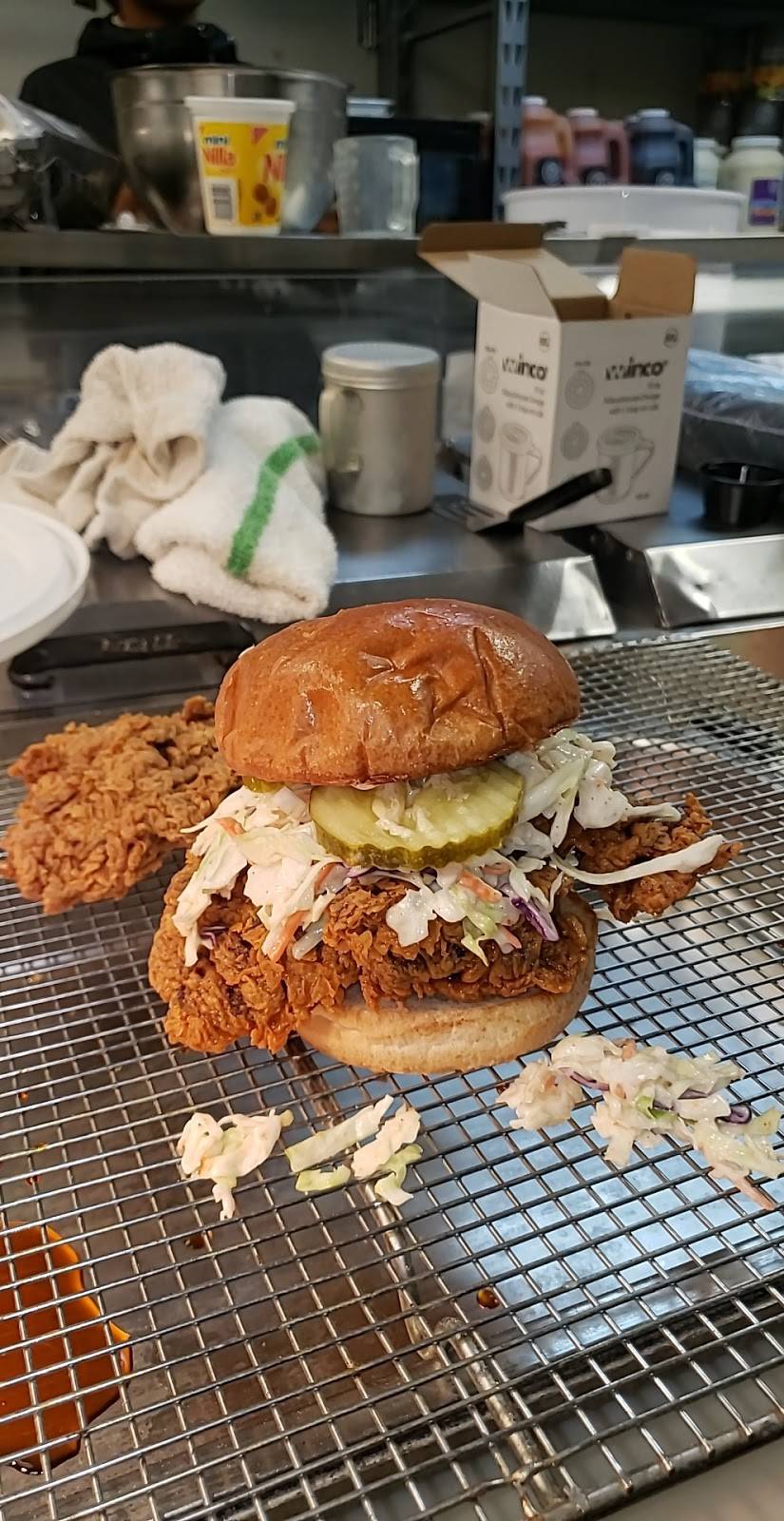 Fat Daddys Hot Chicken & Waffles | restaurant | 18283 M-85, Riverview, MI 48193, USA | 7342883051 OR +1 734-288-3051