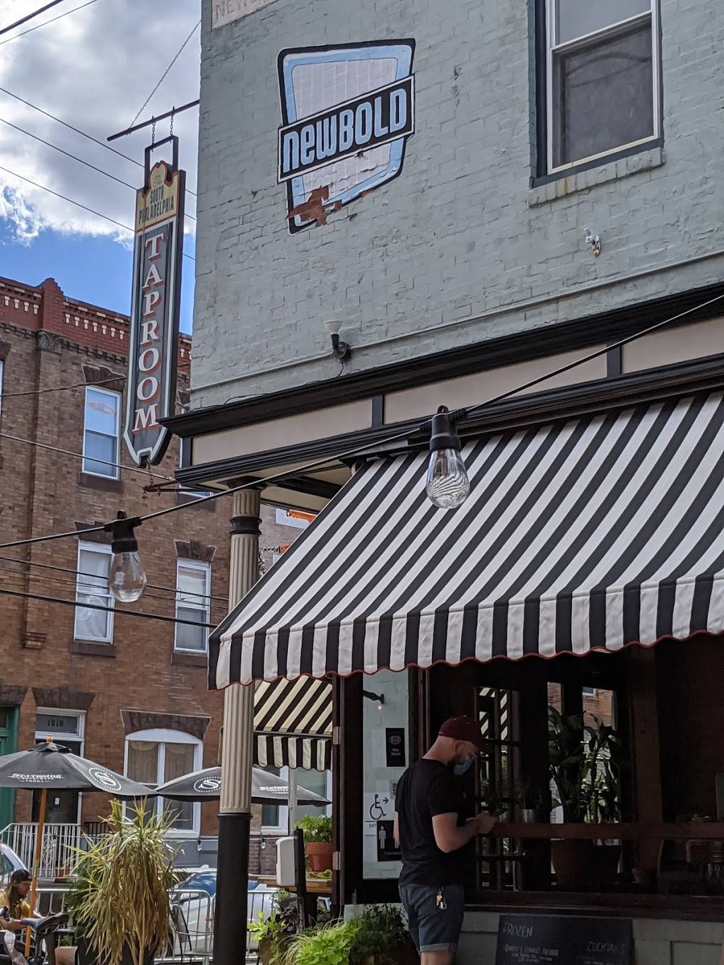 South Philadelphia Tap Room | restaurant | 1509 Mifflin St, Philadelphia, PA 19145, USA | 2152717787 OR +1 215-271-7787