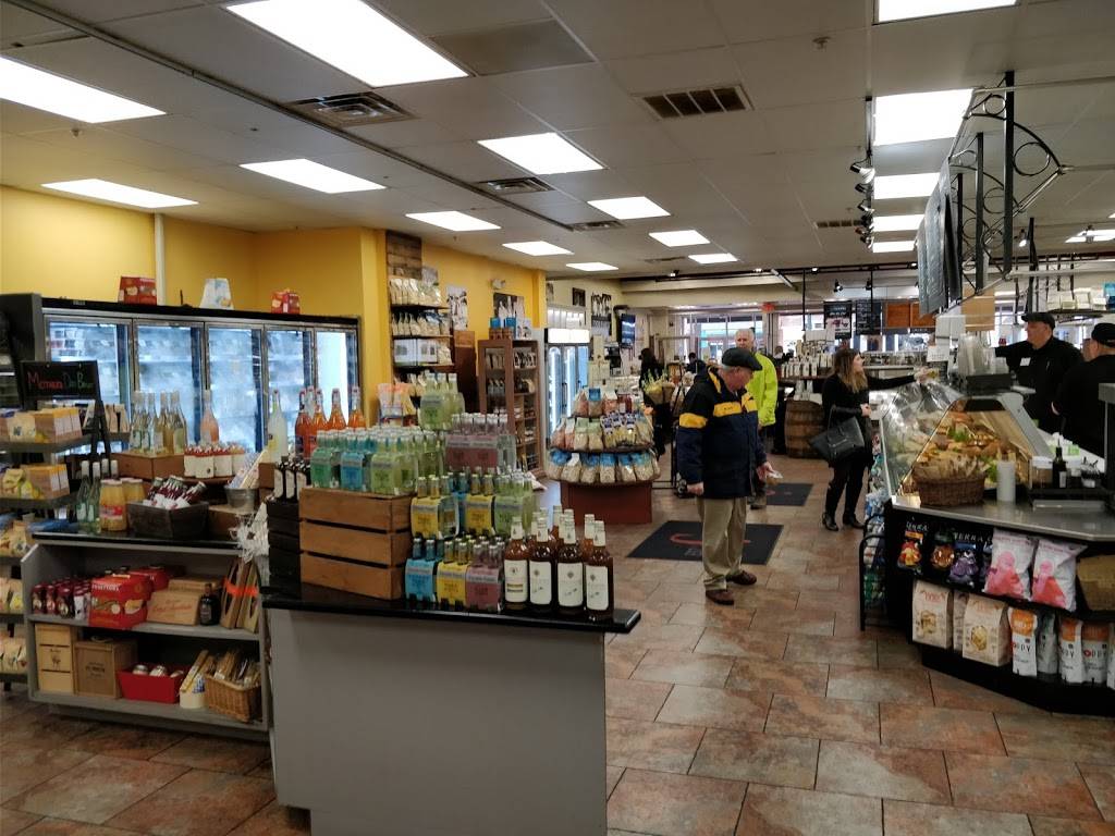 Carlinos Specialty Foods | restaurant | 128 Market St, West Chester, PA 19382, USA | 6106494046 OR +1 610-649-4046