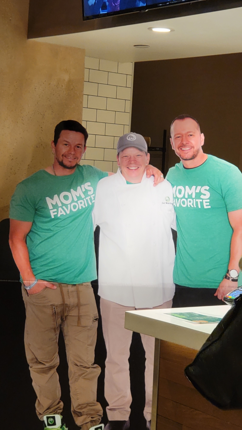 Wahlburgers | restaurant | 655 N Canfield Niles Rd, Youngstown, OH 44515, USA | 8777883777 OR +1 877-788-3777