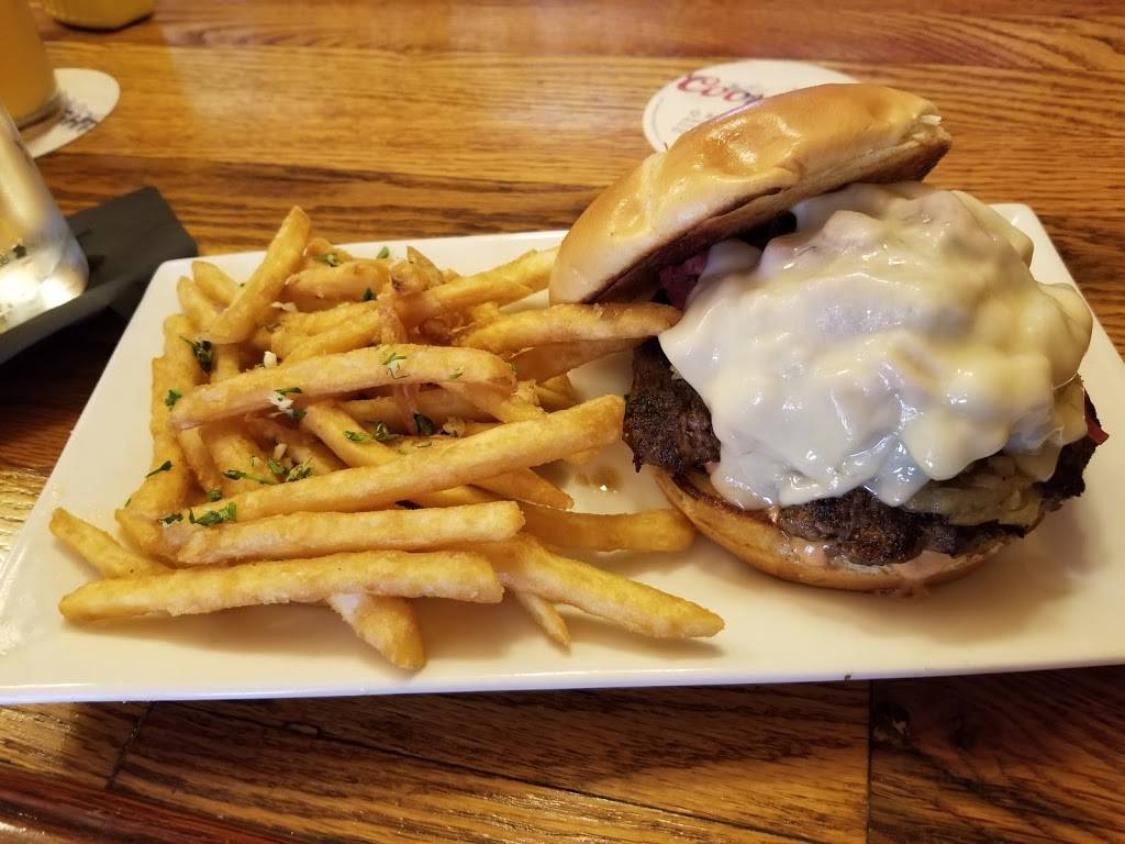 Downing Street Pour House | restaurant | 24 Downing St, Hollister, MO 65672, USA | 4173206106 OR +1 417-320-6106