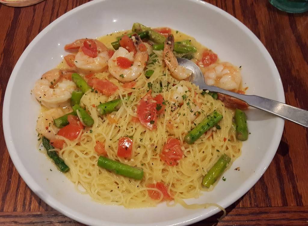 Olive Garden Italian Restaurant | meal takeaway | 18180 W Bluemound Rd, Brookfield, WI 53045, USA | 2628210300 OR +1 262-821-0300