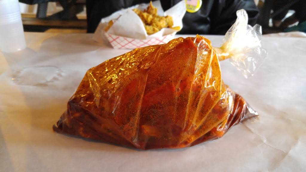 Two Fish | restaurant | 641 E 47th St, Chicago, IL 60653, USA | 7738558845 OR +1 773-855-8845