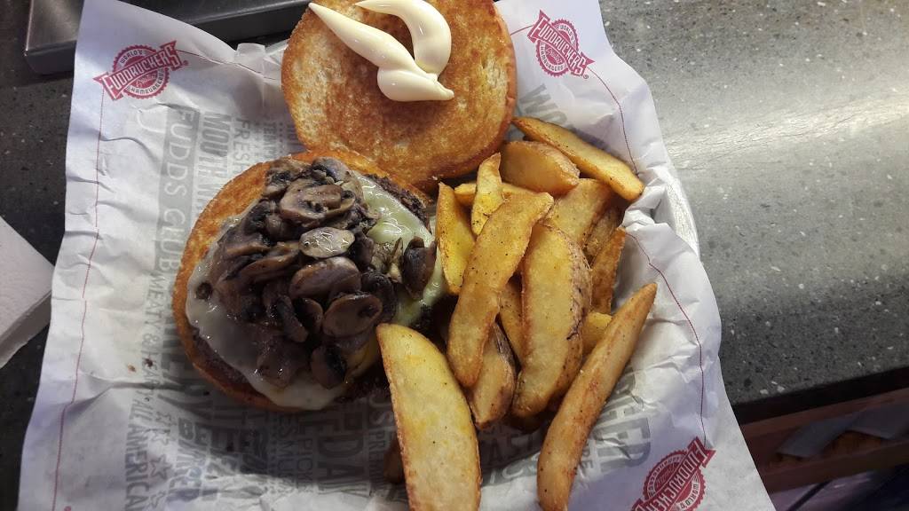 Fuddruckers | restaurant | 11654 Bandera Rd #112, San Antonio, TX 78250, USA | 2105563757 OR +1 210-556-3757