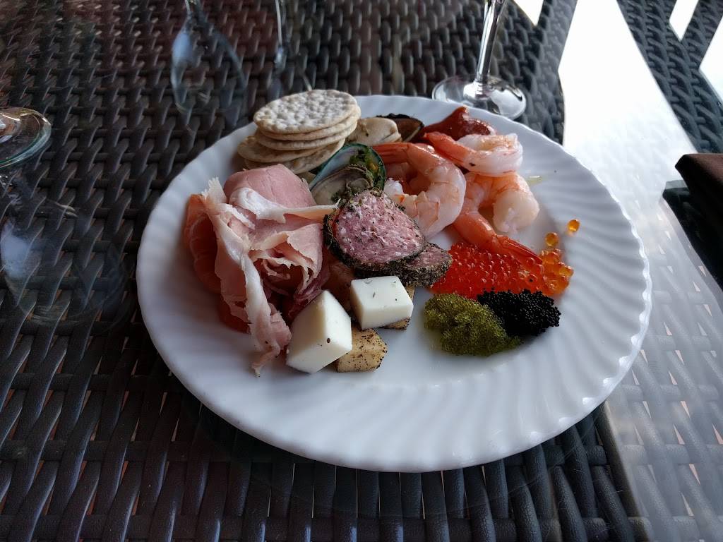 Oystercatchers | restaurant | 2900 Bayport Dr, Tampa, FL 33607, USA | 8132076815 OR +1 813-207-6815