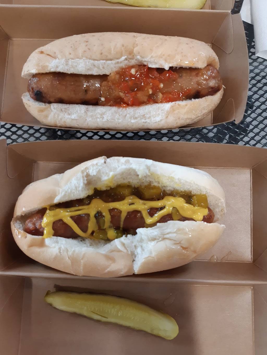 Wally Parr Sausage | restaurant | 1474 Gordon St, Guelph, ON N1L 1C8, Canada | 5192657271 OR +1 519-265-7271