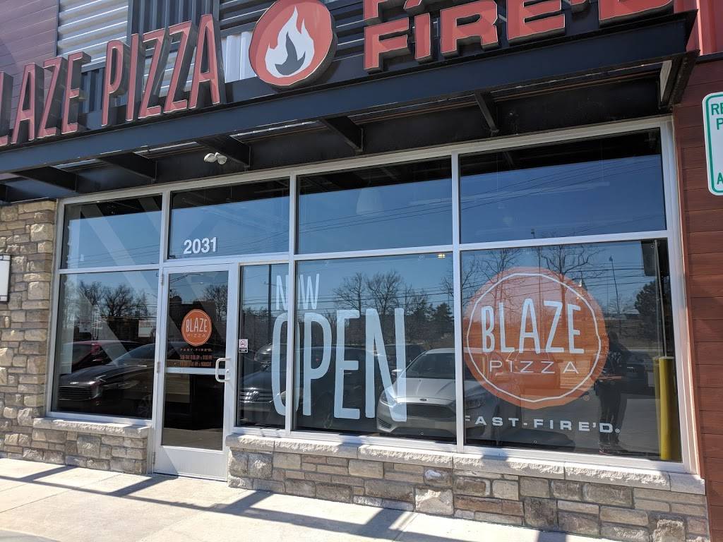 Blaze Pizza | restaurant | 2031 N Squirrel Rd, Auburn Hills, MI 48326, USA | 2482373377 OR +1 248-237-3377