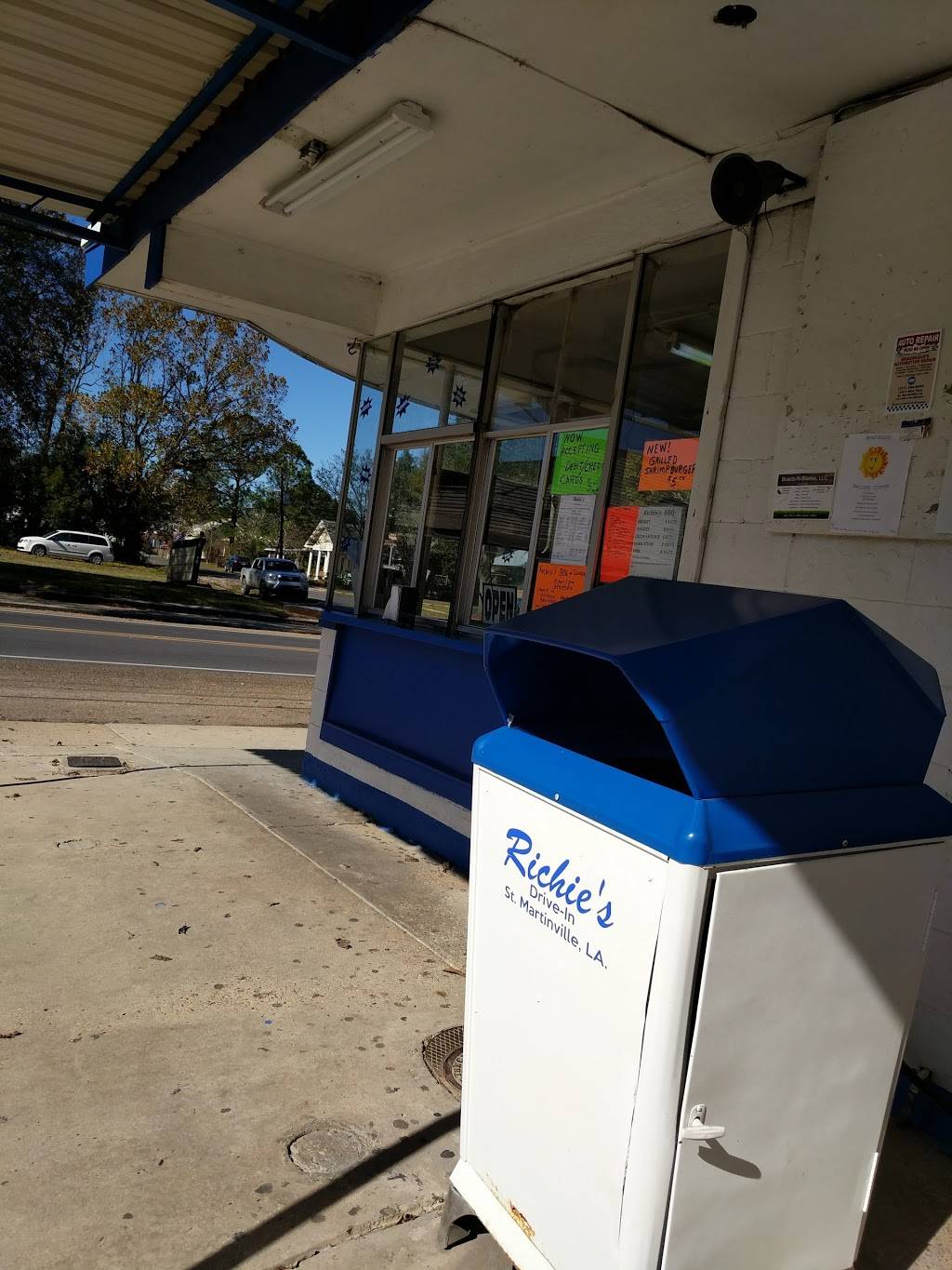 Richies Drive Inn | restaurant | 116 N Main St, St Martinville, LA 70582, USA | 3373949585 OR +1 337-394-9585