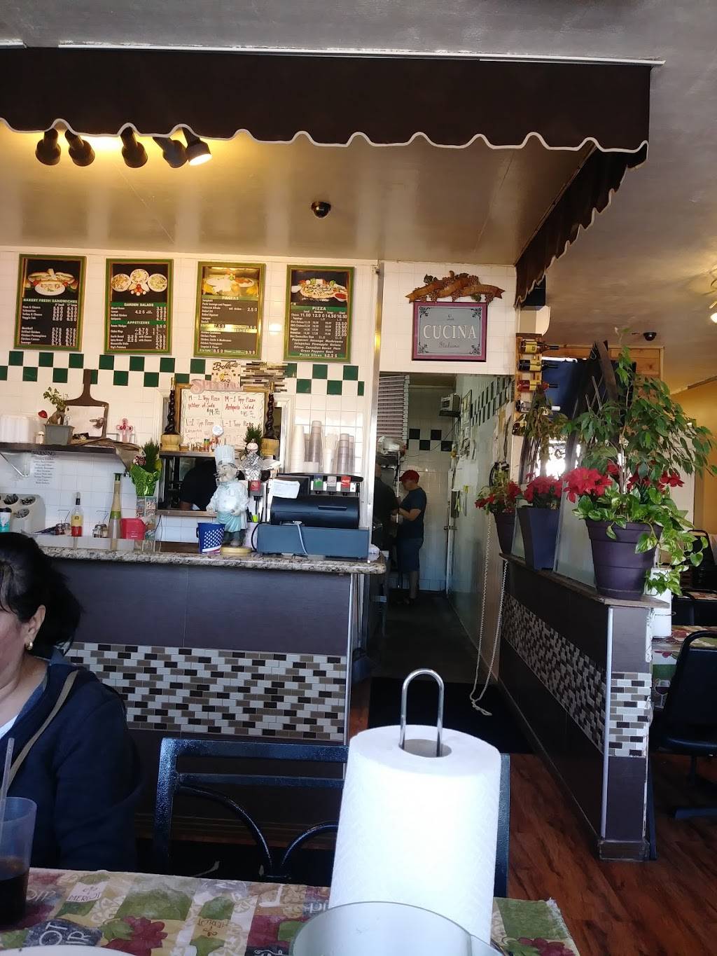 Ginas Pizzeria | restaurant | 3017 W Beverly Blvd, Montebello, CA 90640, USA | 3237224031 OR +1 323-722-4031