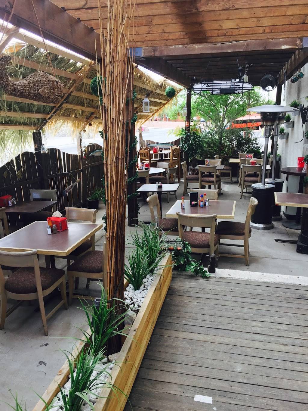 Los Cabos Seafood | restaurant | 7200 N Mesa St, El Paso, TX 79912, USA | 9153010030 OR +1 915-301-0030