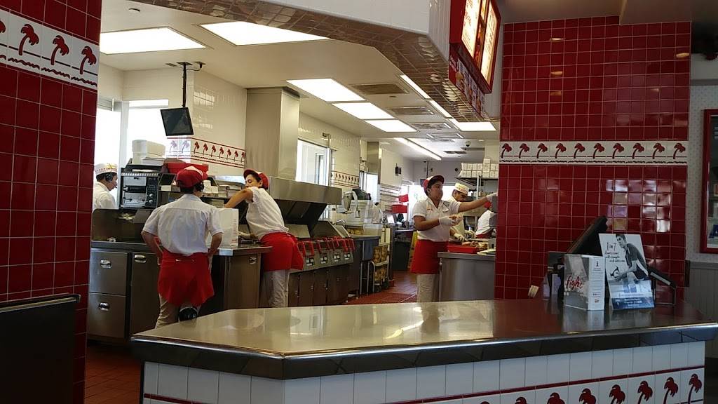 In-N-Out Burger | restaurant | 450 Auto Center Dr, Corona, CA 92882, USA | 8007861000 OR +1 800-786-1000