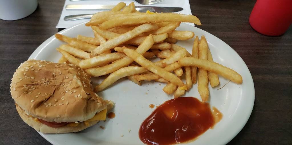 Little Pats Place | restaurant | 13621 Ambaum Blvd SW, Seattle, WA 98166, USA | 2062460391 OR +1 206-246-0391