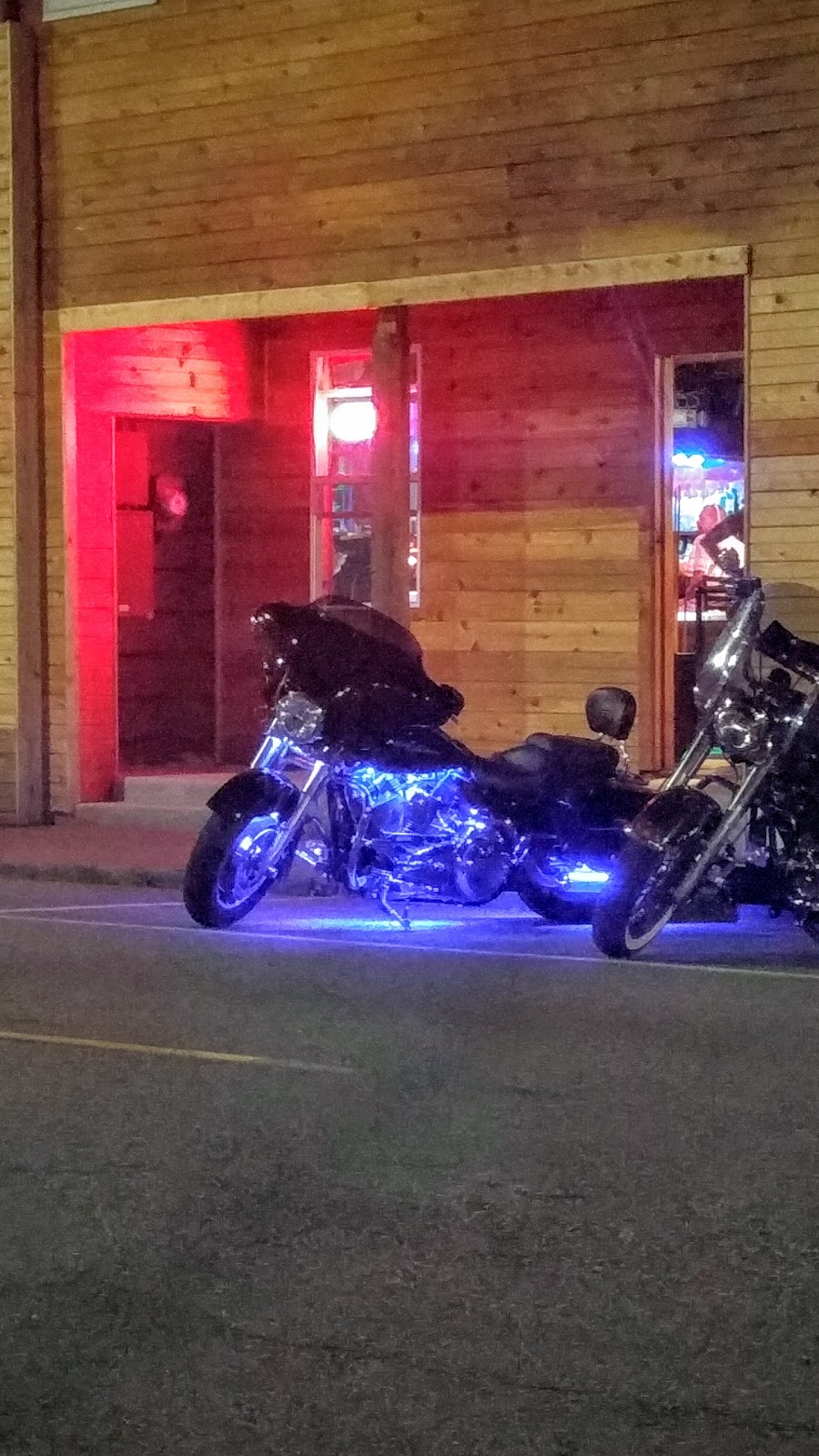 Stanwood Hotel & Saloon | restaurant | 26926 102nd Ave NW, Stanwood, WA 98292, USA | 3606292888 OR +1 360-629-2888