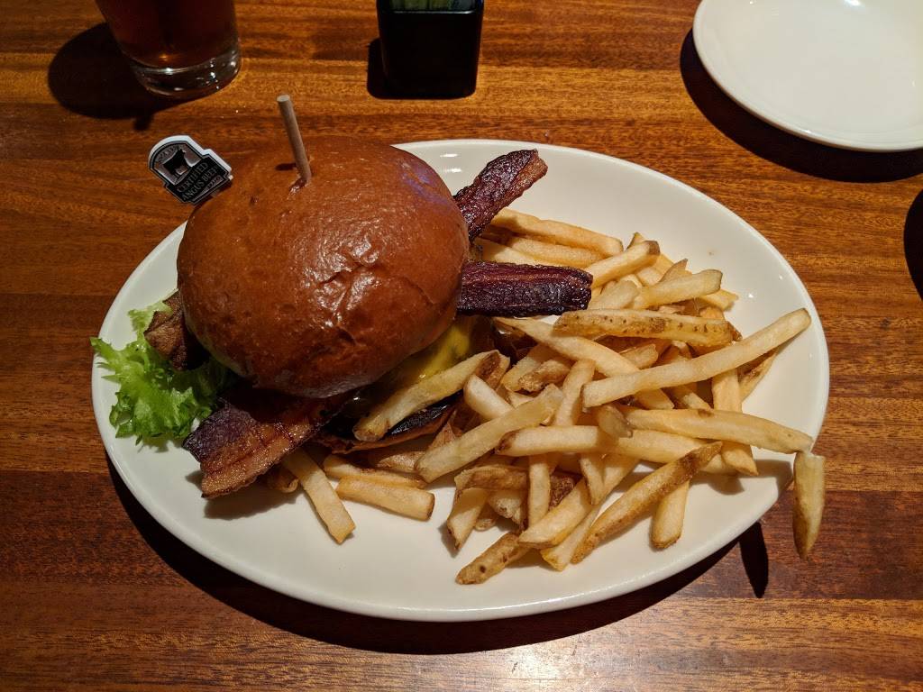 Wood Ranch BBQ & Grill | meal takeaway | Pacific View Mall, 3449 E Main St, Ventura, CA 93003, USA | 8056204500 OR +1 805-620-4500