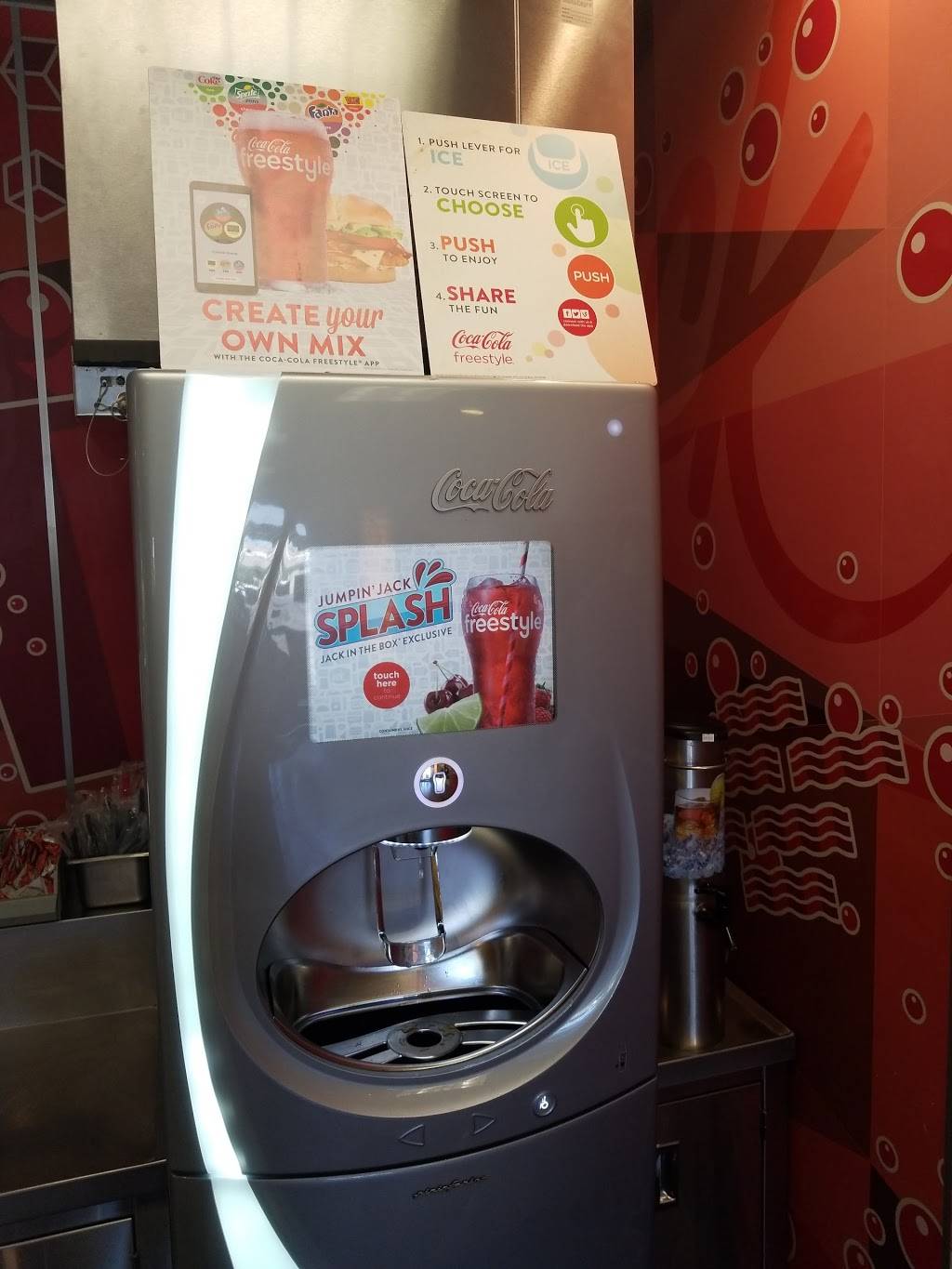 Jack in the Box | restaurant | 7135 Redwood Blvd, Novato, CA 94945, USA | 4158780465 OR +1 415-878-0465