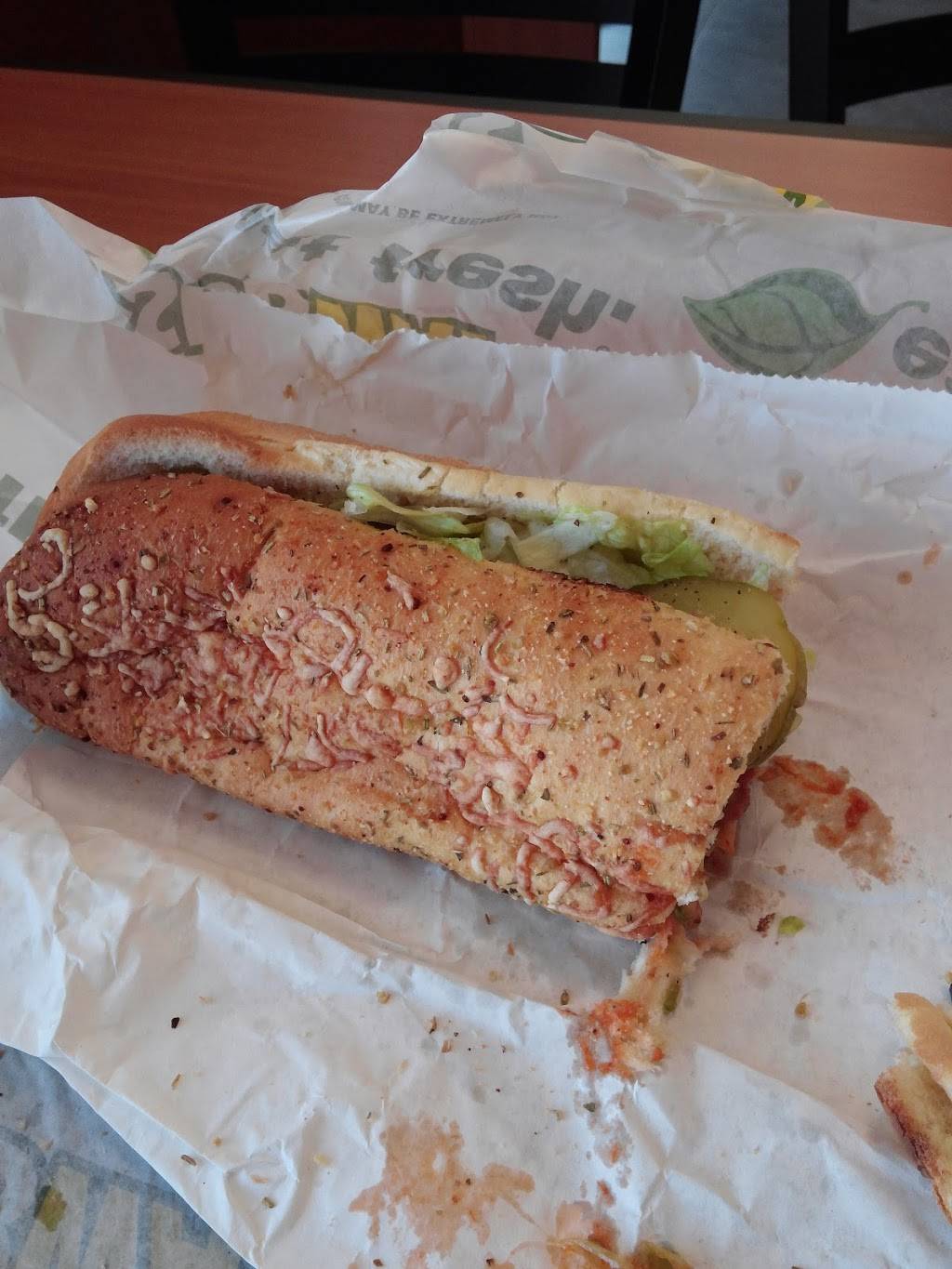 Subway | meal takeaway | 255 Ridge Way, Flowood, MS 39232, USA | 6019925444 OR +1 601-992-5444