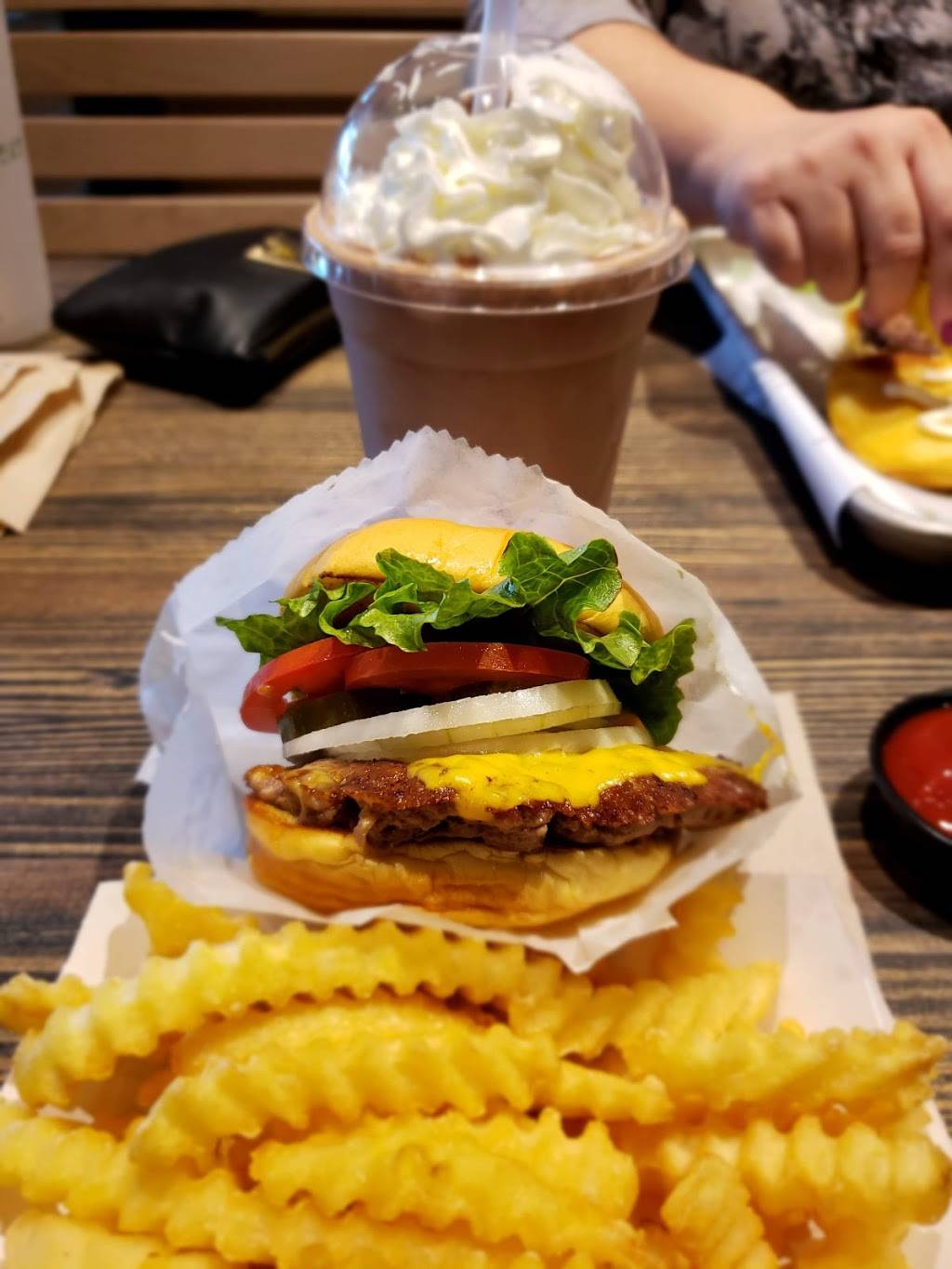 Shake Shack | restaurant | 7014 E Camelback Rd b116, Scottsdale, AZ 85251, USA | 4802708825 OR +1 480-270-8825