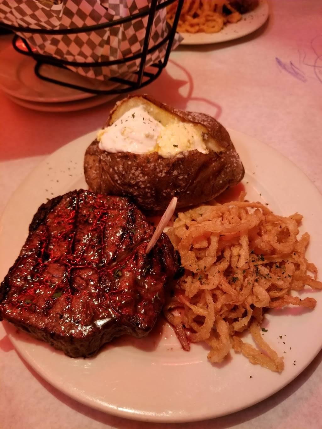 Steves Dakota Grill | restaurant | 1600 Broad Ave, Findlay, OH 45840, USA | 4194209394 OR +1 419-420-9394