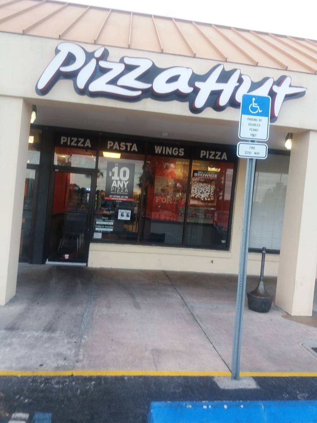 Pizza Hut | meal takeaway | 1439 S. US Highway 1, Fort Pierce, FL 34950, USA | 7724611353 OR +1 772-461-1353