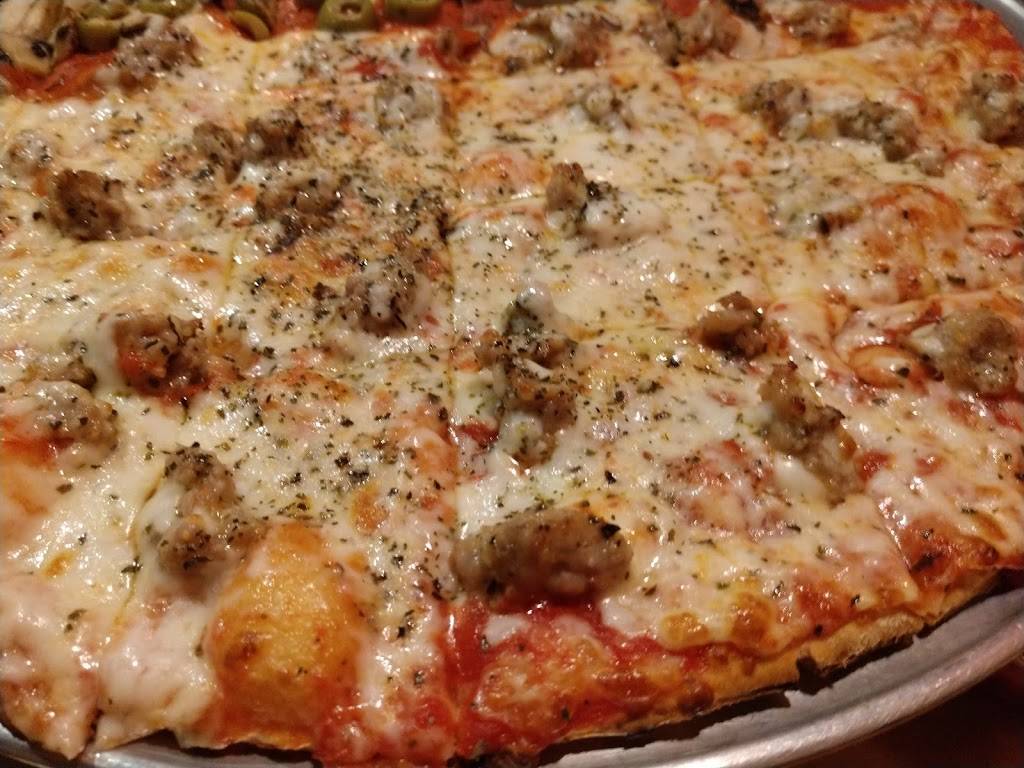 Monicals Pizza | restaurant | 1703 W Main St, Robinson, IL 62454, USA | 6185443228 OR +1 618-544-3228