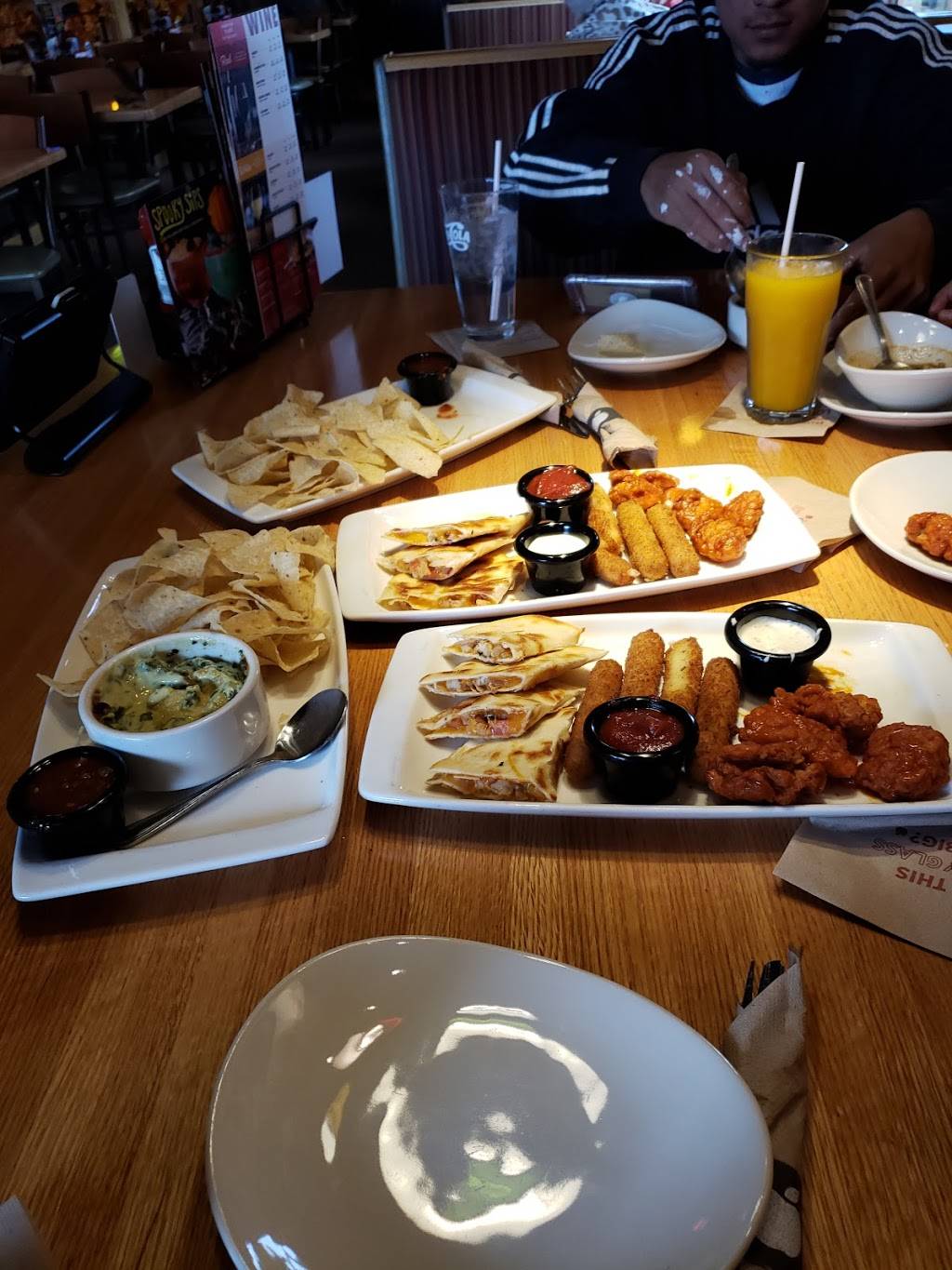 Applebees Grill + Bar | restaurant | 2201 Coulee Rd, Hudson, WI 54016, USA | 7153770741 OR +1 715-377-0741