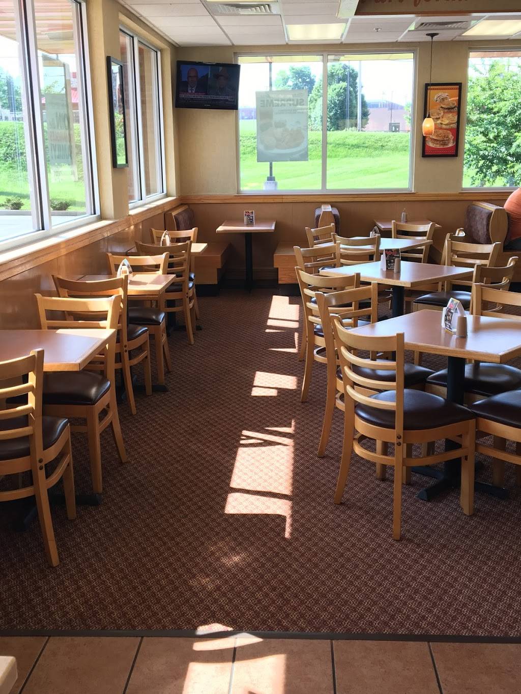 Bojangles Famous Chicken n Biscuits | restaurant | 2280 W Andrew Johnson Hwy, Morristown, TN 37814, USA | 4235815566 OR +1 423-581-5566