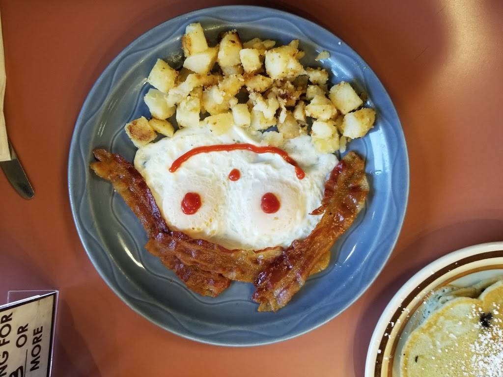 Donnas Restaurant | restaurant | 980 Saratoga St, East Boston, MA 02128, USA | 6175689314 OR +1 617-568-9314