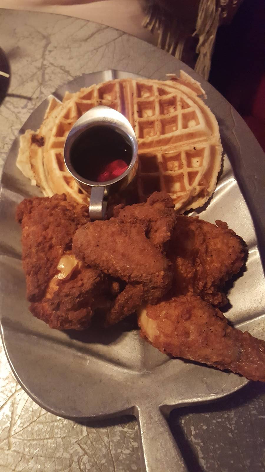 Hamburger Marys | restaurant | 8288 Santa Monica Blvd, Los Angeles, CA 90046, USA | 3236543800 OR +1 323-654-3800