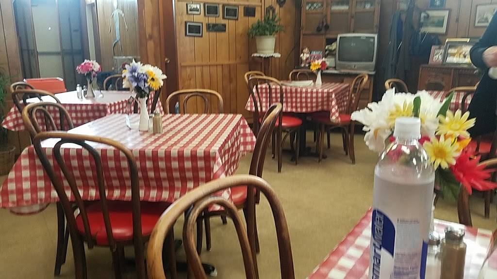 Papas Deli | restaurant | 119 W Joliet St, Crown Point, IN 46307, USA | 2196639745 OR +1 219-663-9745