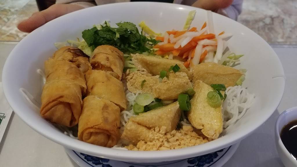 Soc Trang Restaurant | restaurant | 113 Vermont St, Springfield, MA 01108, USA | 4137369999 OR +1 413-736-9999