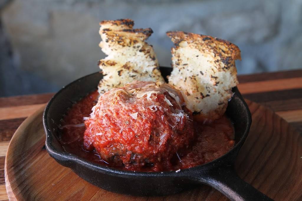 Ragazza Food & Wine | restaurant | 4301 Main St, Kansas City, MO 64111, USA | 8169604744 OR +1 816-960-4744