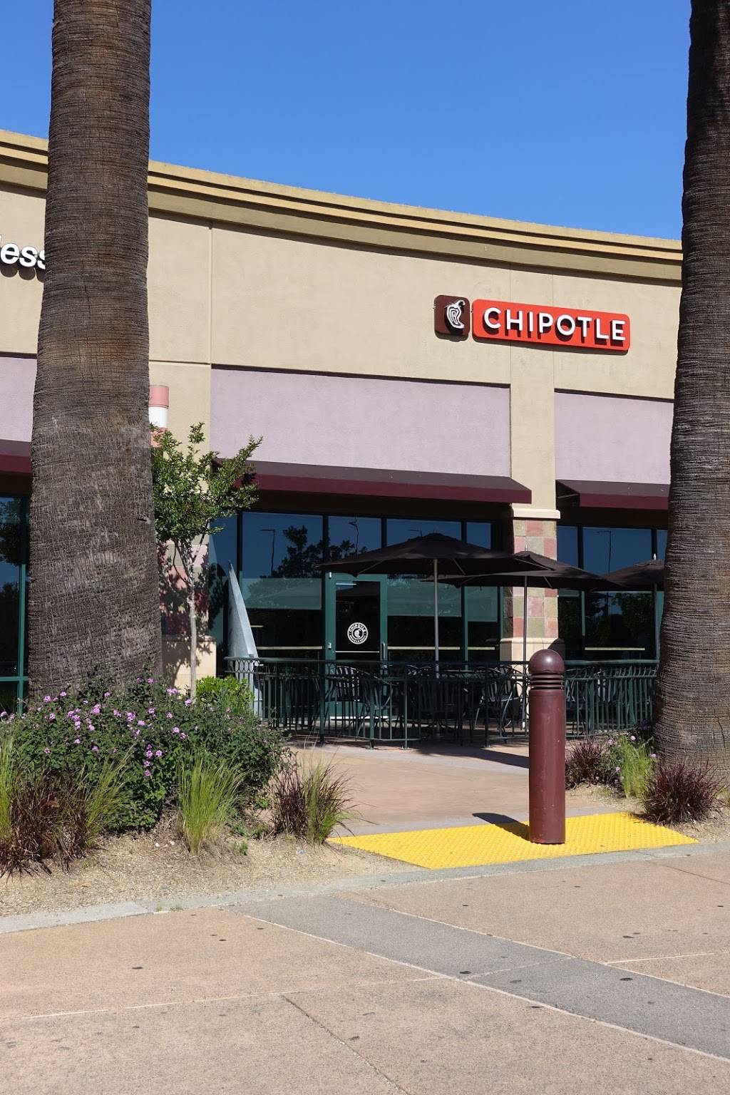 Chipotle Mexican Grill | restaurant | 1586 Gateway Blvd Ste B, Fairfield, CA 94533, USA | 7074320330 OR +1 707-432-0330