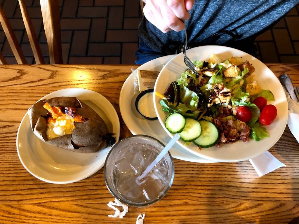 Cracker Barrel Old Country Store | restaurant | 636 67th St Cir E, Bradenton, FL 34208, USA | 9417467886 OR +1 941-746-7886