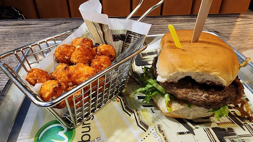 Wahlburgers | restaurant | 2395 S Oneida St suite 100, Ashwaubenon, WI 54304, USA | 9023057010 OR +1 902-305-7010