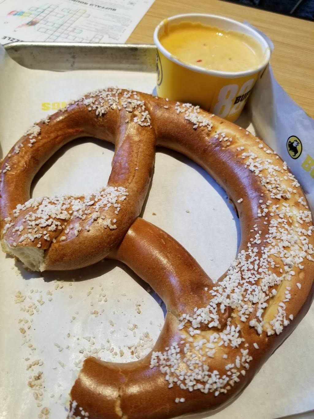 Buffalo Wild Wings | meal takeaway | 5223 Highland Rd, Waterford Twp, MI 48327, USA | 2486749464 OR +1 248-674-9464