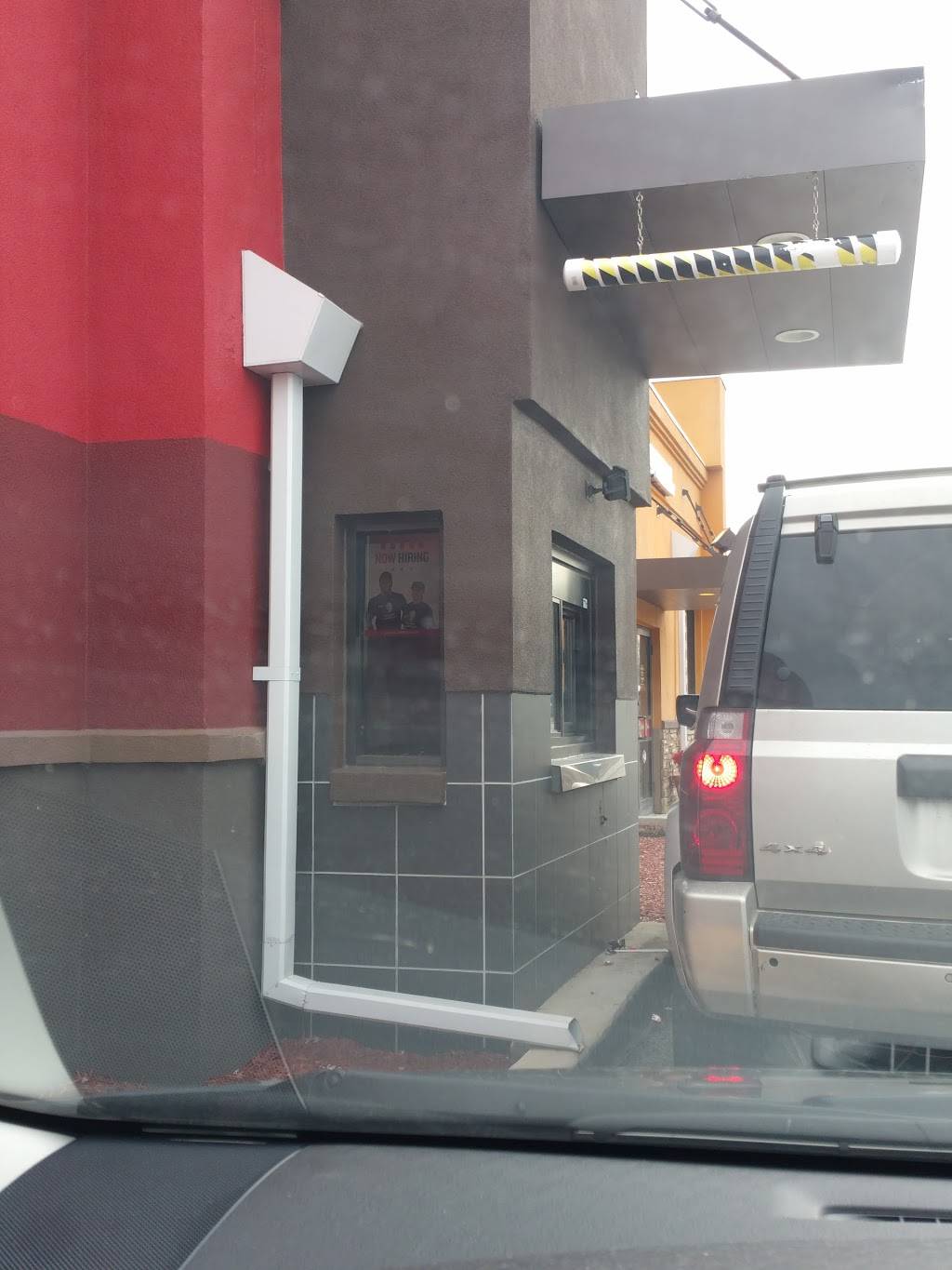 KFC | restaurant | 221 W Veterans Parkway, Yorkville, IL 60560, USA | 6305531954 OR +1 630-553-1954