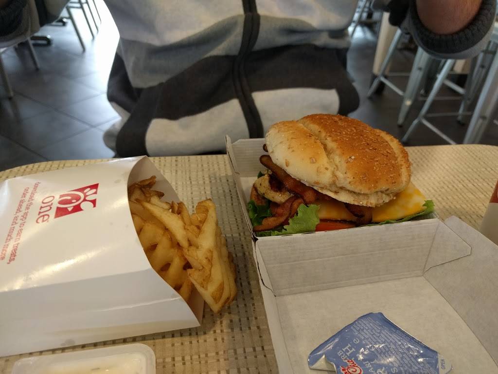 Chick-fil-A | restaurant | 101 S Veterans Pkwy, Normal, IL 61761, USA | 3092689500 OR +1 309-268-9500