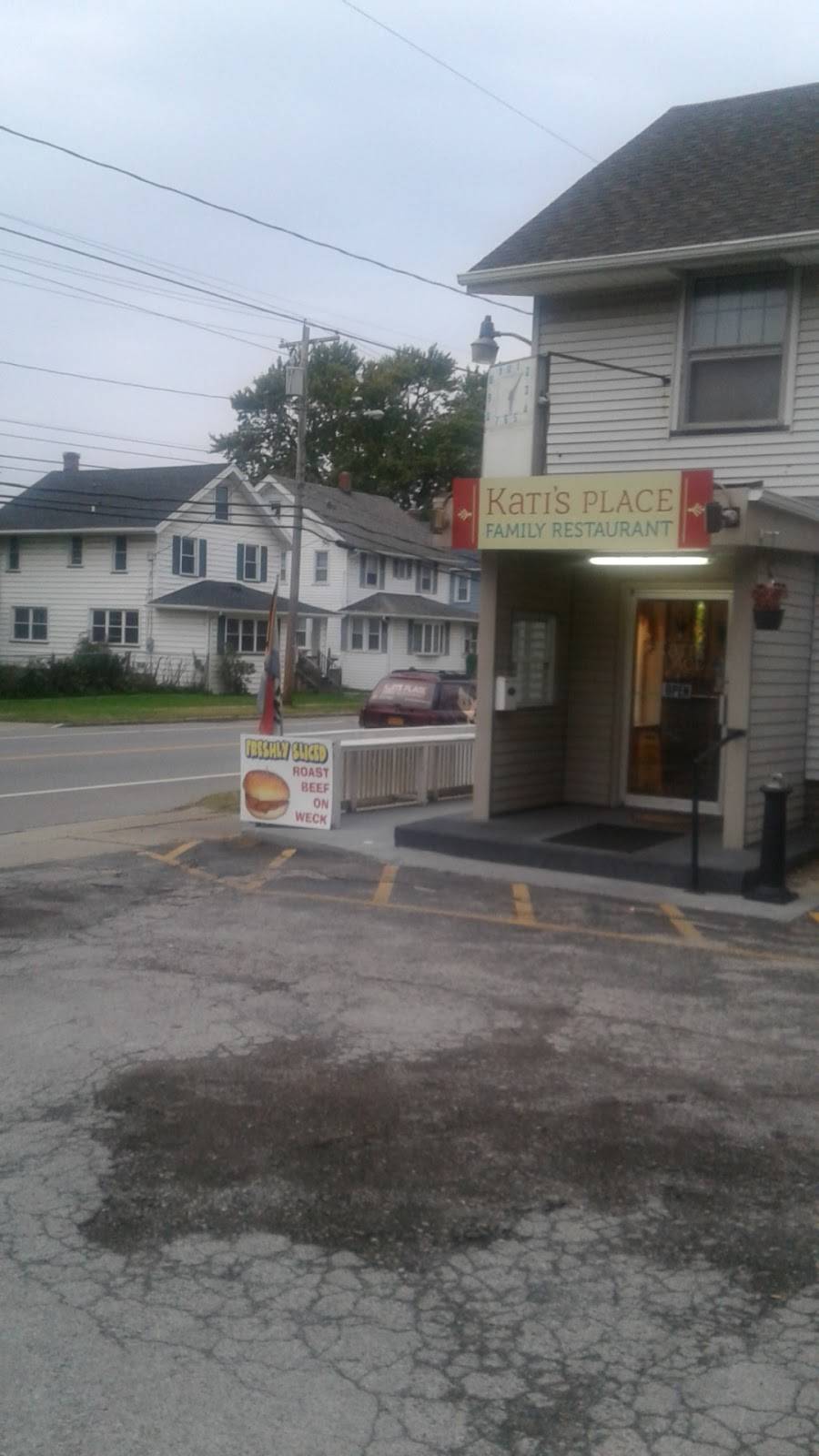 Katis Place | restaurant | 34-40 Oak St, Batavia, NY 14020, USA | 5852504483 OR +1 585-250-4483