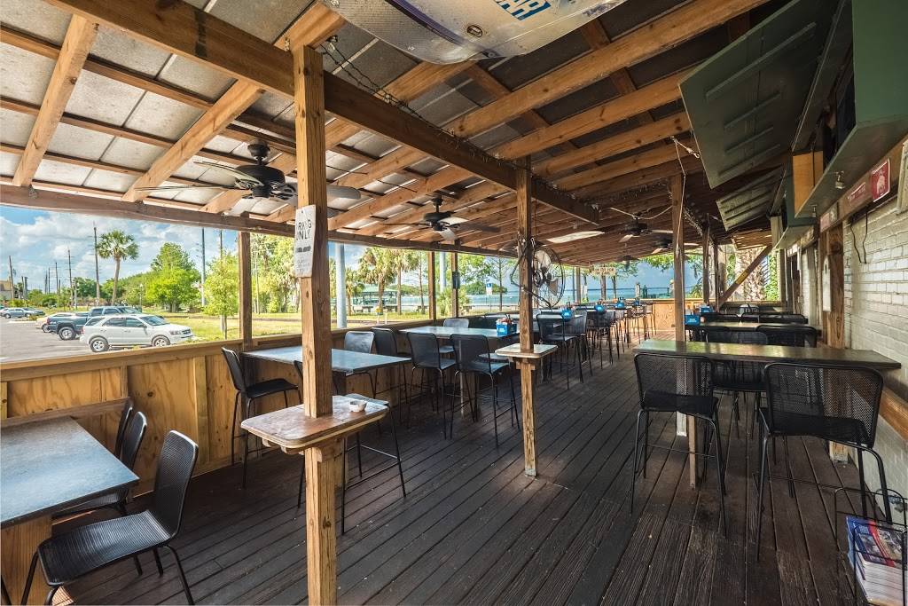 The Crazy Gator | restaurant | 402 N Bay St, Eustis, FL 32726, USA | 3525895885 OR +1 352-589-5885