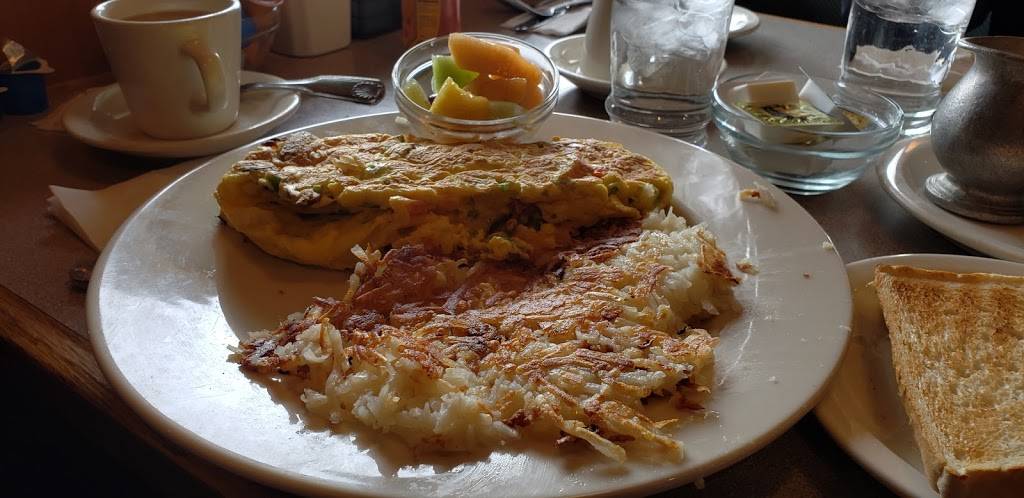 Quincys Restaurant | bakery | 1112 E Ogden Ave, Naperville, IL 60563, USA | 6303698035 OR +1 630-369-8035