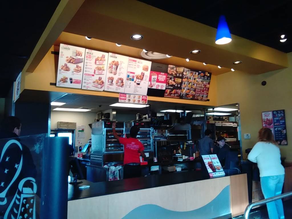 KFC | restaurant | 17 Gurnet Rd, Brunswick, ME 04011, USA | 2077258110 OR +1 207-725-8110