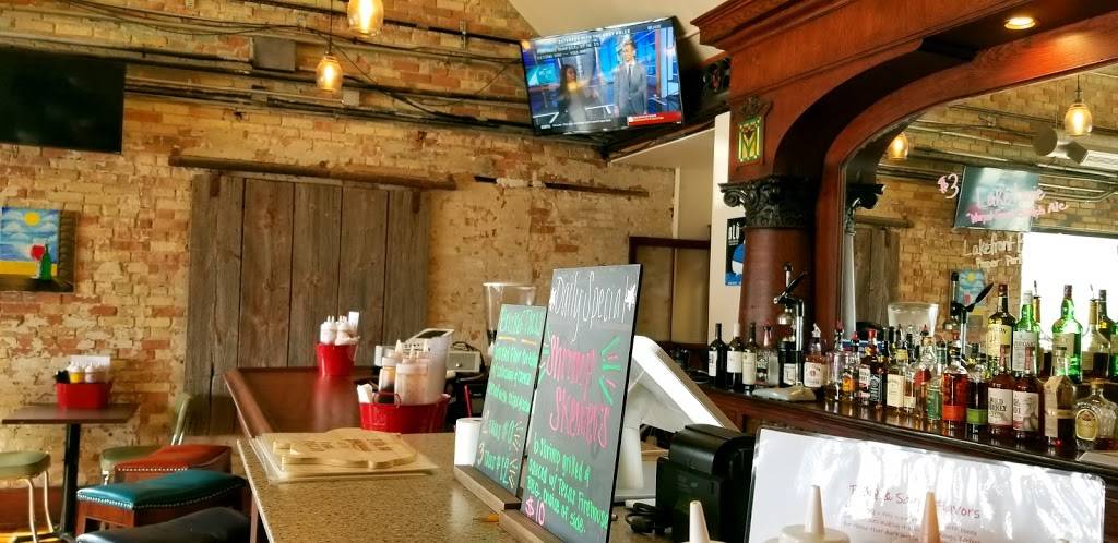 Smoked to the Bone Food Truck & Restaurant | restaurant | 365 Main Ave, De Pere, WI 54115, USA | 9204254338 OR +1 920-425-4338