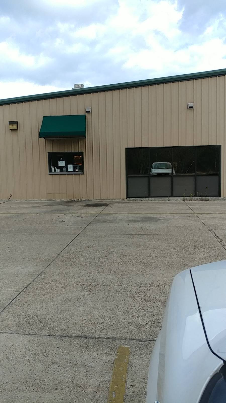 Leaders Fried Chicken Inc | restaurant | 44014 LA-431 #8, St Amant, LA 70774, USA | 2256223543 OR +1 225-622-3543