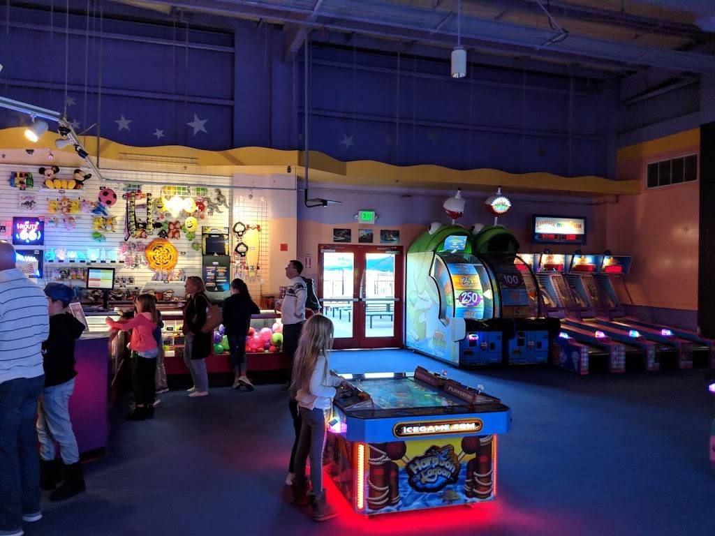 Mountasia Family Fun Center | restaurant | 21516 Golden Triangle Rd, Santa Clarita, CA 91350, USA | 6612534386 OR +1 661-253-4386
