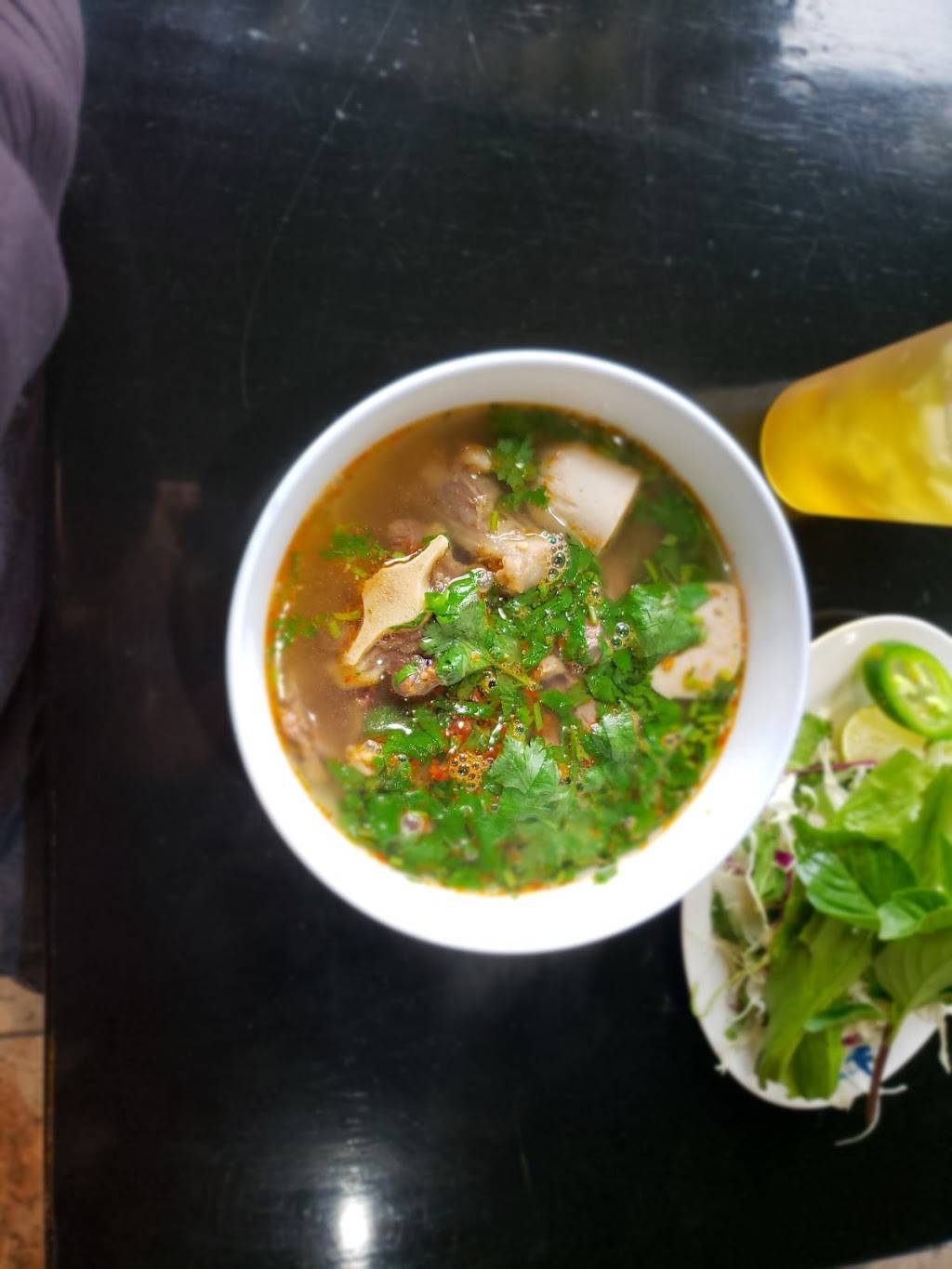 Pho Lan Phuong | restaurant | 2705 W Lawrence Ave, Chicago, IL 60625, USA | 7739618827 OR +1 773-961-8827