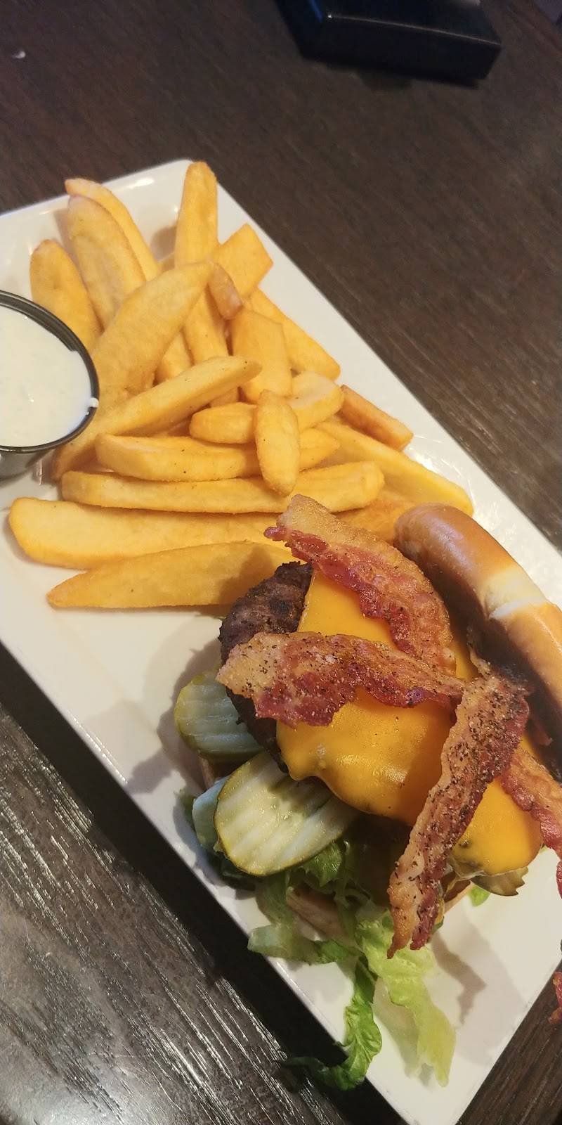 Red Robin Gourmet Burgers and Brews | restaurant | 2021 Prairie Center Pkwy, Brighton, CO 80601, USA | 7202236380 OR +1 720-223-6380