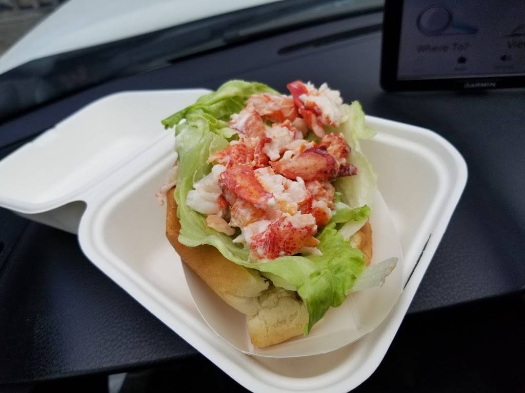 Two Little Fish Seafood Restaurant | restaurant | 300 Atlantic Ave, Westerly, RI 02891, USA | 4013489941 OR +1 401-348-9941