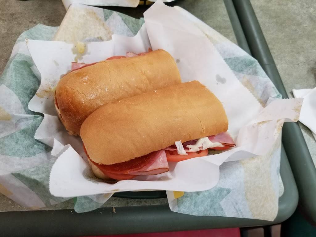 Subway | restaurant | 10 Riverton Commons Dr, Front Royal, VA 22630, USA | 5406353702 OR +1 540-635-3702